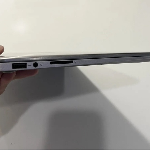 ASUS ZENBOOK UX330U Notebook PC - Picture 8 of 9